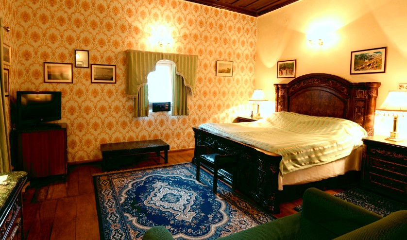 Dhauladhar Suite at the Manor