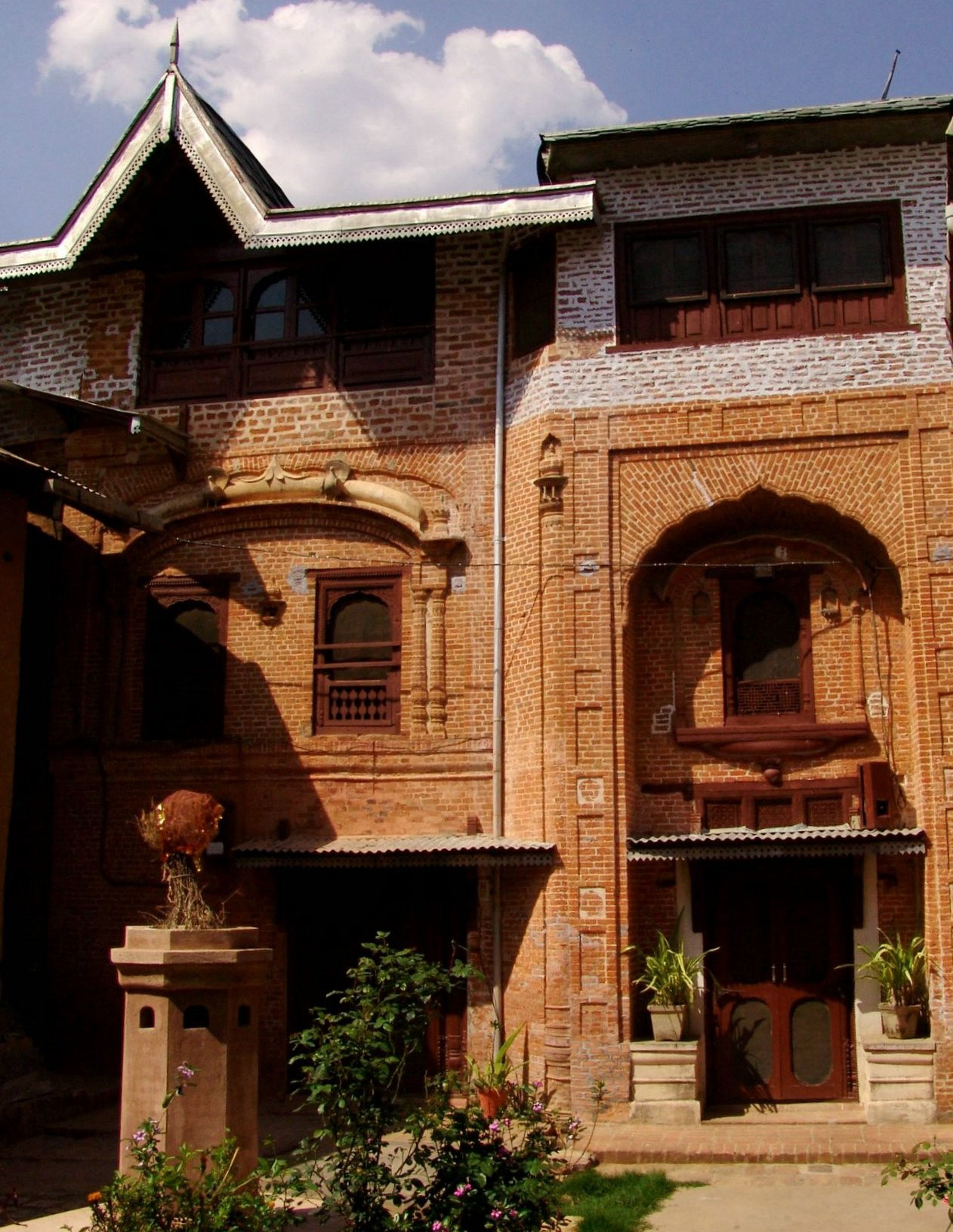 Pragpur house